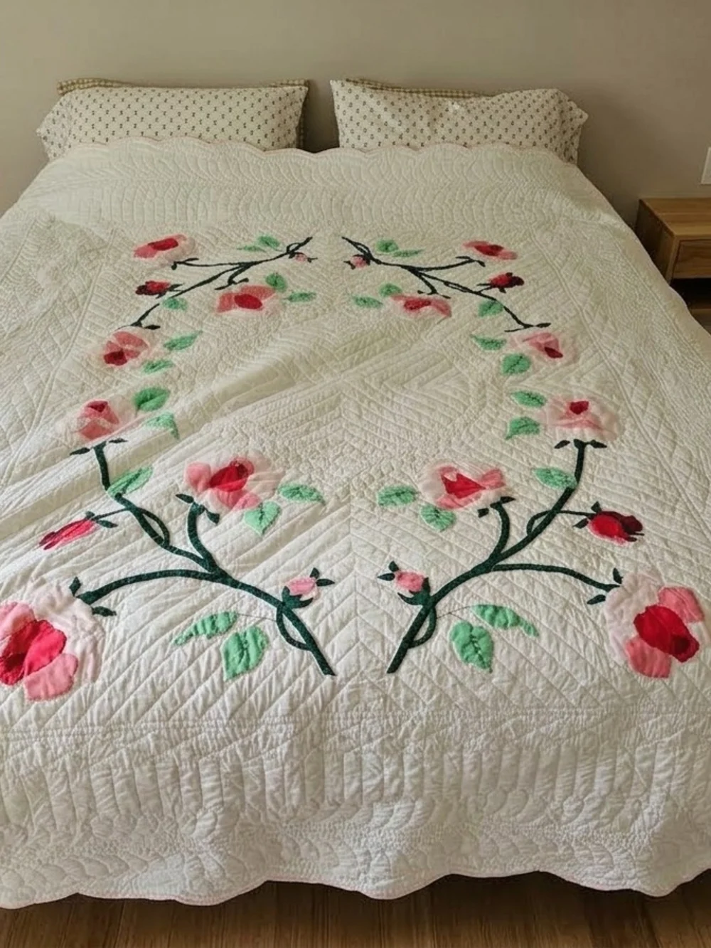 White Floral Appliqué Quilt Bedspread - Pink & Green